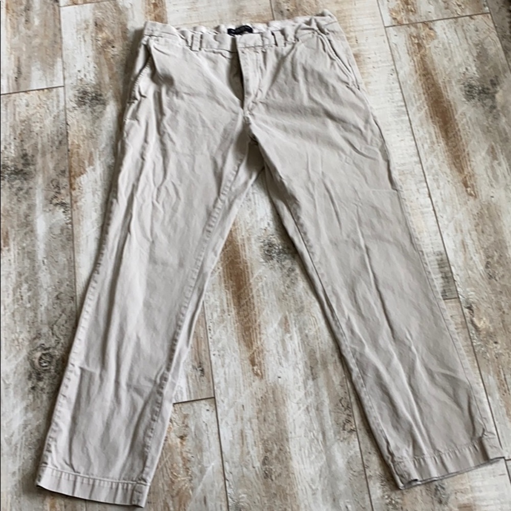 Banana Republic men’s khaki pants